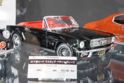 オートワールド：1/18スケールで展開するフォード マスタング ペティ ガレージ