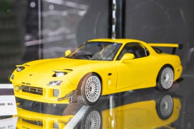 ソリド：通好みのカスタムが施されたマツダRX-7。価格は9900円（消費税込）