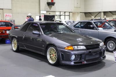 日産 R32 GT-R：1992年に新車で購入したR32。昨今の事情を踏まえ、盗難対策でココセコムに入っている