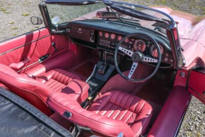 6万3250ポンド（邦貨換算約1320万円）で落札されたジャガー「Eタイプ シリーズIII」（C）Bonhams