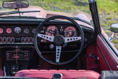 6万3250ポンド（邦貨換算約1320万円）で落札されたジャガー「Eタイプ シリーズIII」（C）Bonhams