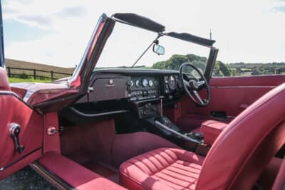 6万3250ポンド（邦貨換算約1320万円）で落札されたジャガー「Eタイプ シリーズIII」（C）Bonhams