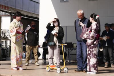 ステージイベントとして開催された昭和のもの自慢コンテスト。とても貴重な昭和ならではのアイテムを持ち寄り、その希少性などを競いあう面白いイベント