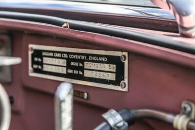 6万3250ポンド（邦貨換算約1320万円）で落札されたジャガー「Eタイプ シリーズIII」（C）Bonhams