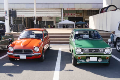 右の東洋工業（現・マツダ）シャンテは、1972年～1976年に販売。左のホンダ Zは、1970年～1974年に販売された