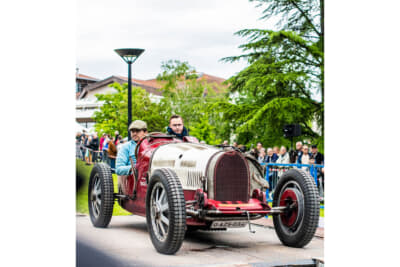 タイプ35の100周年を記念して、ブガッティの故郷であるモルスハイムから、伝説のレーシングカーが1924年のリヨングランプリでデビューしたリヨンまでのツアーを企画した