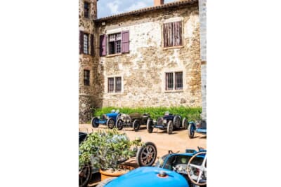 創業者エットーレ・ブガッティが移住を決意した場所であるこの歴史的なフランスの町に、世界中から熱狂的なファンが集まった