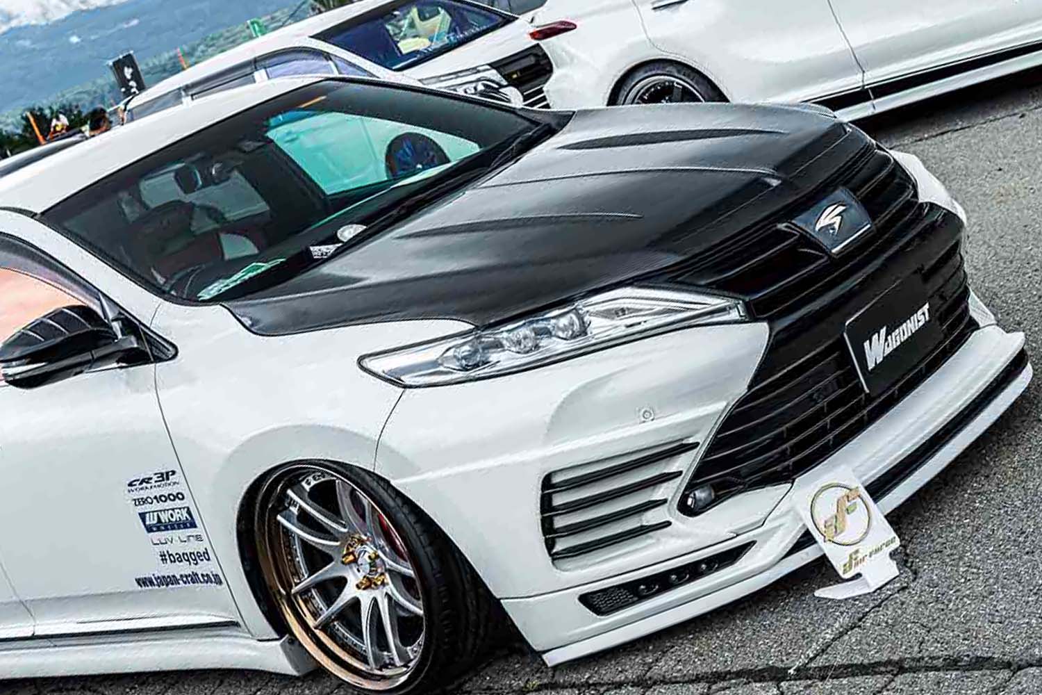 着地寸前のトヨタ「ハリアー」は奥様の通勤用！ 見た目は男気あふれる