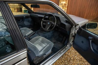 2万1375ポンド（邦貨換算約435万円）で落札されたBMW「635CSi」（C） iconicauctioneers