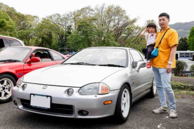 オーナーの文屋直樹さんと1992年式のホンダ CR-Xデルソル