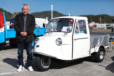 1965年式のダイハツ ミゼット（MP5型）とオーナーの大橋良一さん