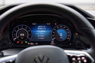 VW ゴルフGTI：ステアリングの先には、デジタルメータークラスターを標準装備