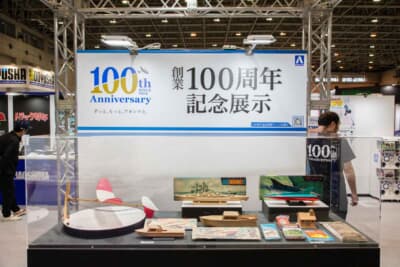 創業100周年を記念した特別展示。有志による貴重なアイテムが並べられていた