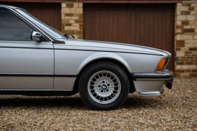 2万1375ポンド（邦貨換算約435万円）で落札されたBMW「635CSi」（C） iconicauctioneers