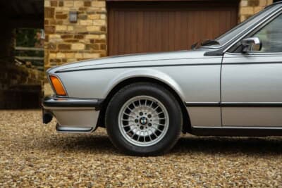 2万1375ポンド（邦貨換算約435万円）で落札されたBMW「635CSi」（C） iconicauctioneers