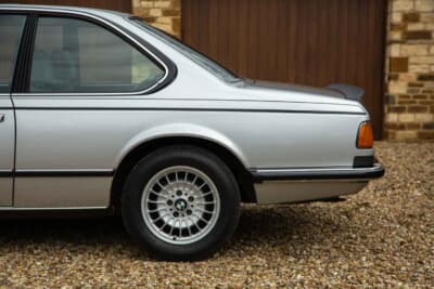 2万1375ポンド（邦貨換算約435万円）で落札されたBMW「635CSi」（C） iconicauctioneers