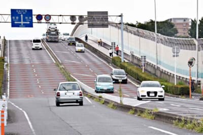 ゼブラゾーンを走行しただけで、道路交通法上の違反行為になるわけではない