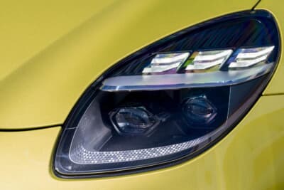 アストンマーティン ヴァンテージ：新しいデザインのマトリックスLEDヘッドライトを装備