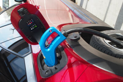 マツダ MX-30ロータリーEV：普通充電に加えて急速充電機能までを備えたPHEVであることが特徴