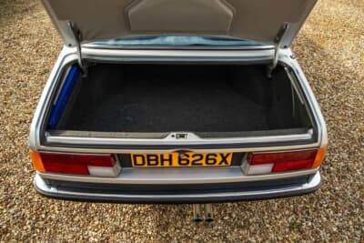 2万1375ポンド（邦貨換算約435万円）で落札されたBMW「635CSi」（C） iconicauctioneers