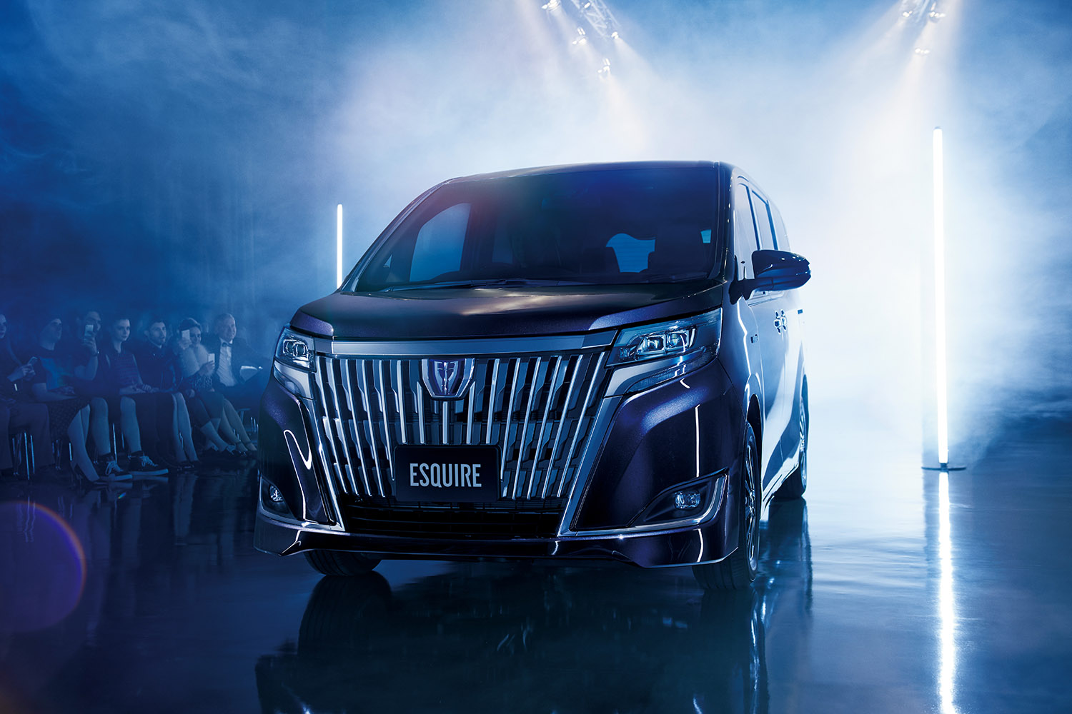 トヨタ「ノア」「ヴォクシー」に高級路線の「エスクァイア」があったの