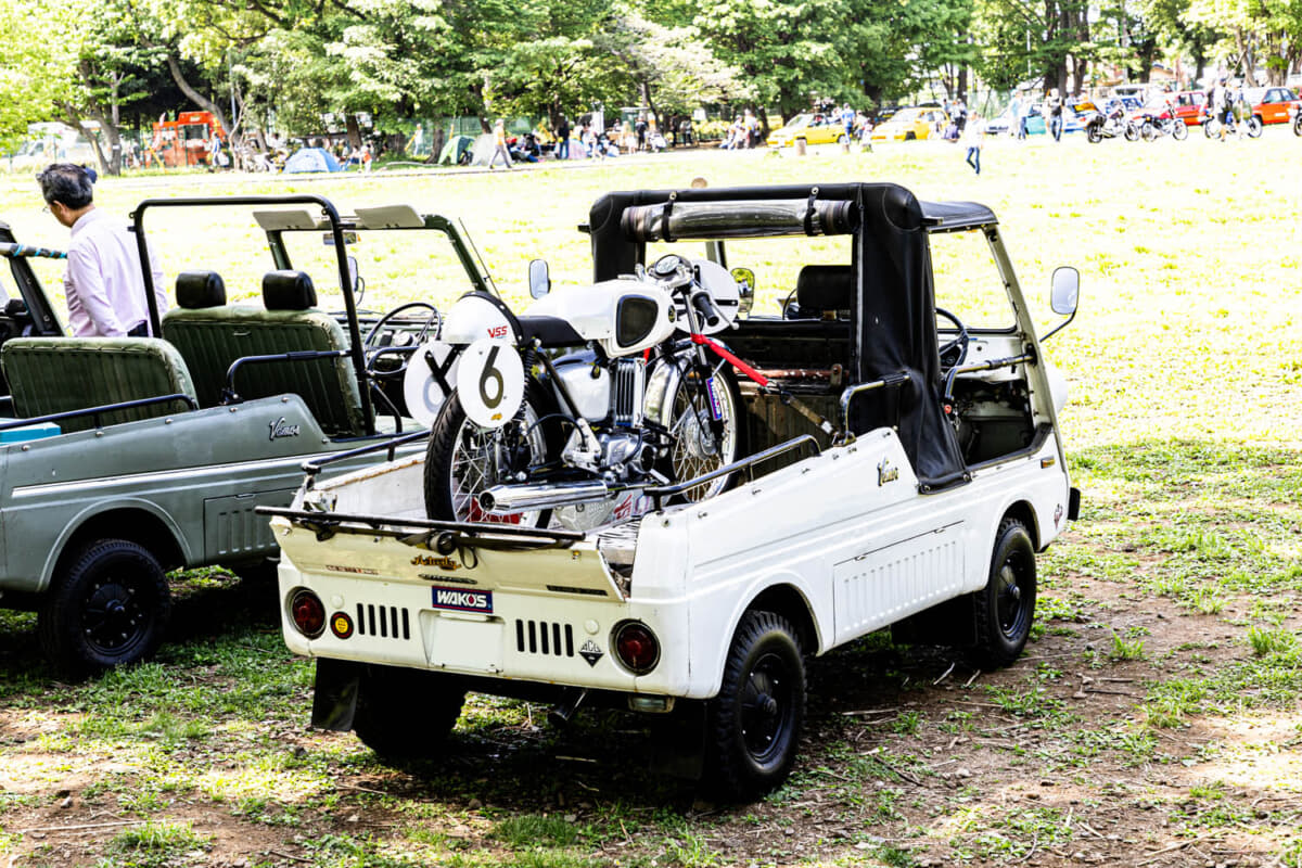 1973年式のバモスホンダにスポーツカブレーサーを積載