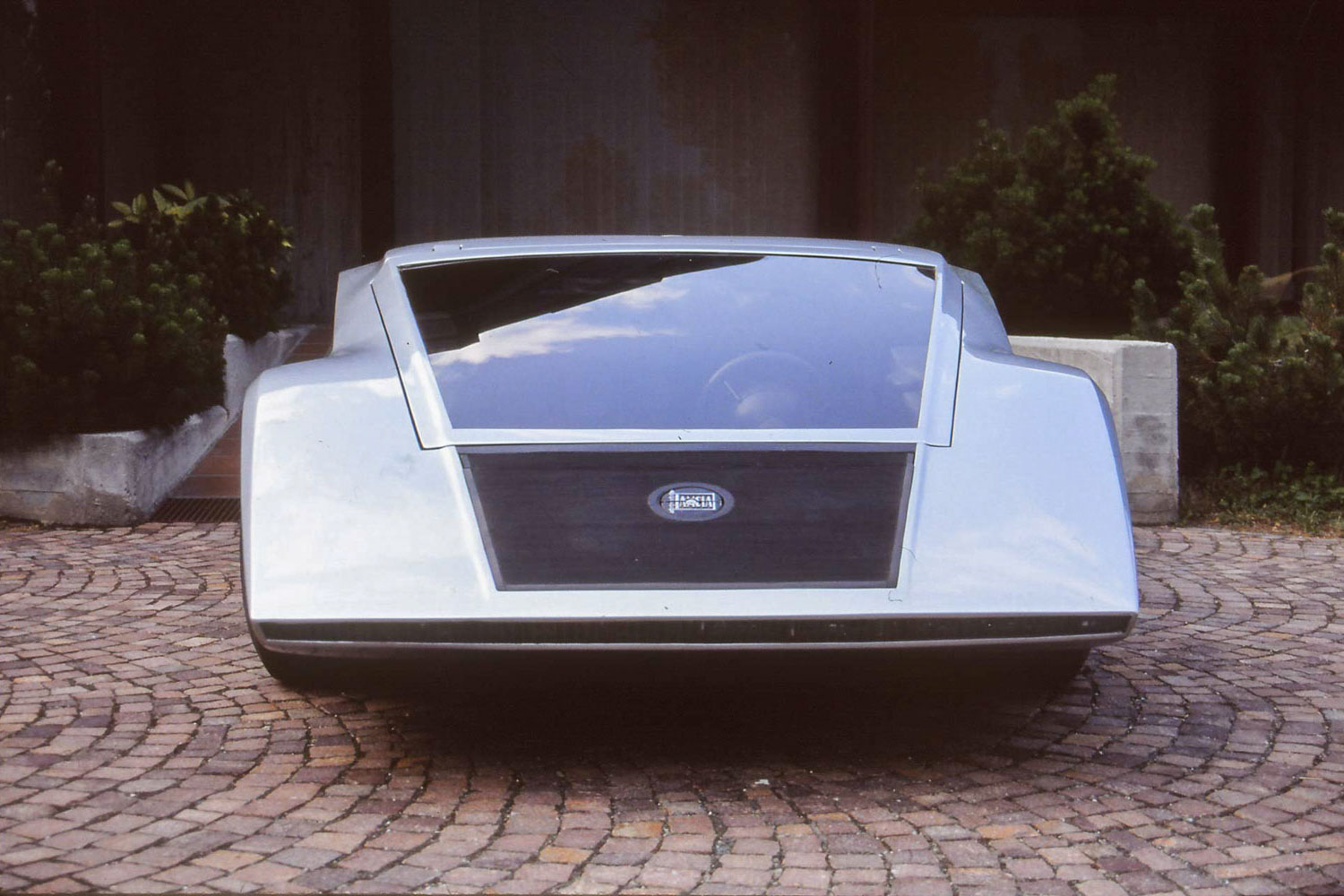 突然現れた「ストラトス ゼロ」に乗り込めた！ カロッツェリア