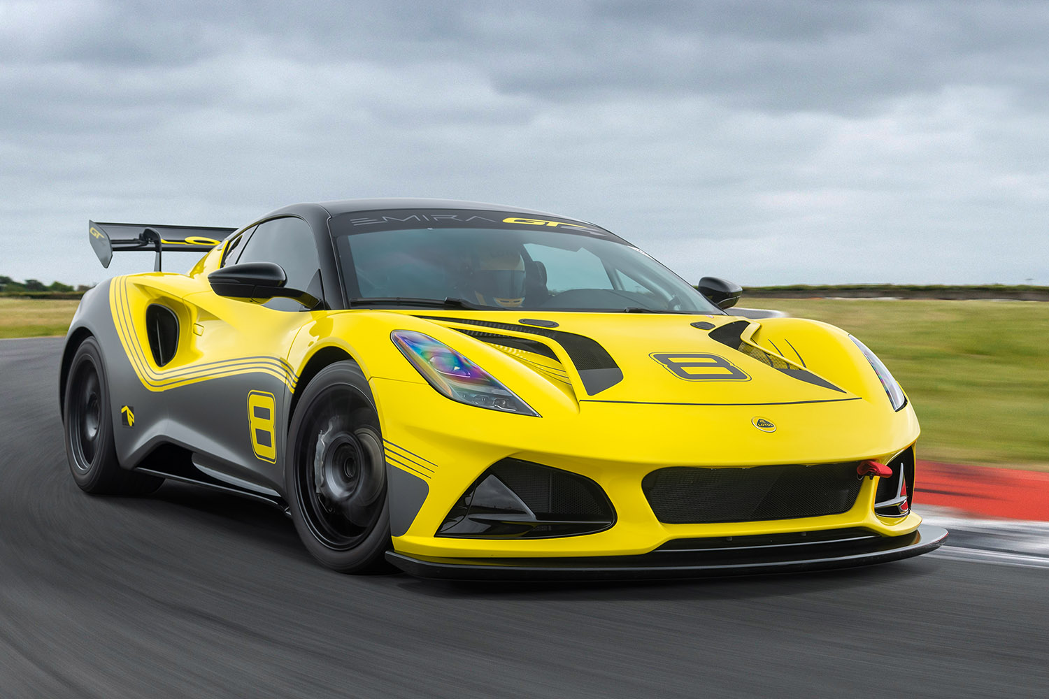 ロータス「エミーラGT4」のデリバリー開始！ トヨタ製V6エンジンは455