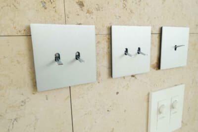 スイッチ類は御覧のようなトグルスイッチを採用。操作感がすこぶる良い