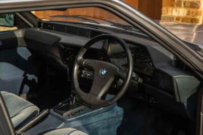 2万1375ポンド（邦貨換算約435万円）で落札されたBMW「635CSi」（C） iconicauctioneers