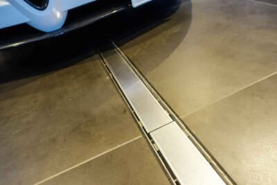 排水溝を拡大するとご覧の通り。見た目に美しく、かつ掃除しやすい