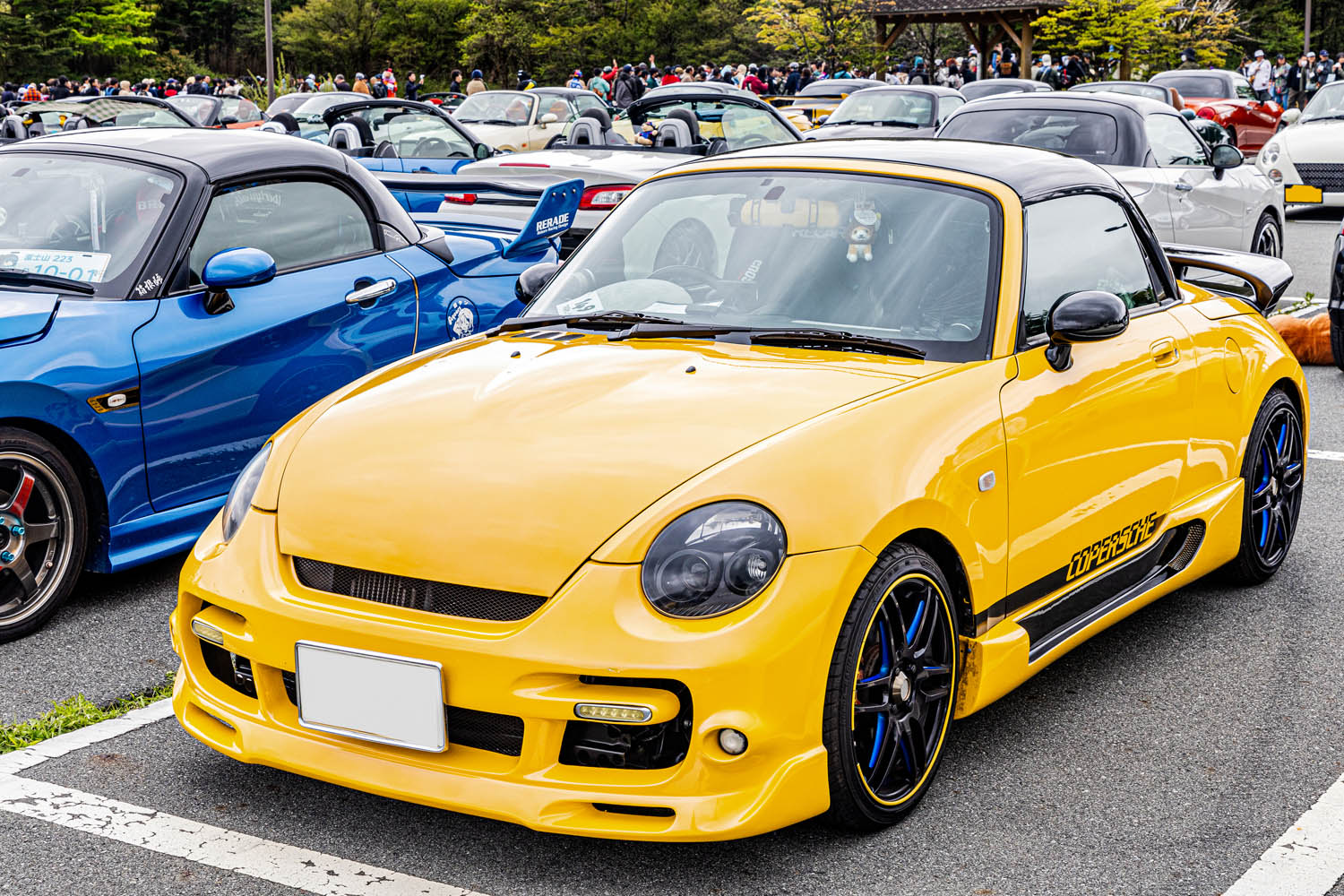 300台以上のダイハツ新旧「コペン」が裾野に集合！ オーナーの手づくり