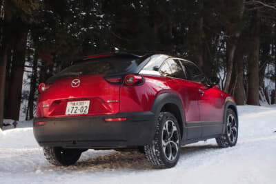 マツダ MX-30ロータリーEV：雪の残る山形県の山間部で低ミュー路の走りも試した