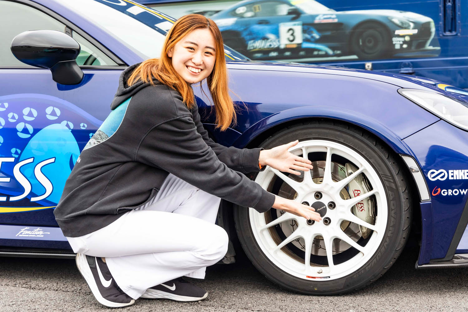 20歳女子レーサー、ENDLESSのトヨタ「GR86」を試す！「奥でしっかり
