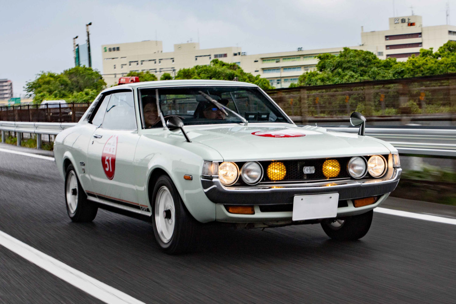 トヨタ初代「セリカ」に「井桁ホイール」をセット！ トムススタッフの