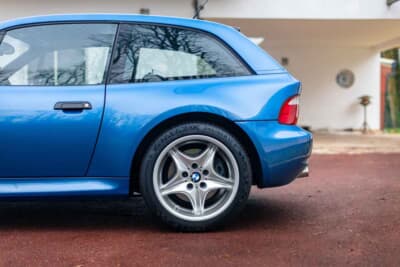 5万9800ユーロ（邦貨換算約970万円）で落札されたBMW「Z3 Mクーペ」（C）Courtesy of RM Sotheby's