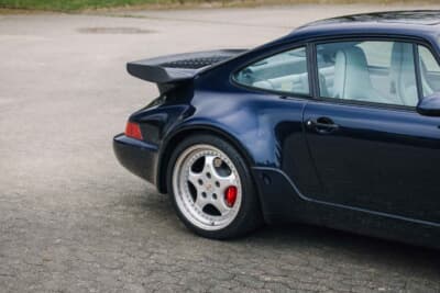 25万8125ユーロ（邦貨換算約4360万円）で落札されたポルシェ「911ターボ3.6」（C）Courtesy of RM Sotheby's