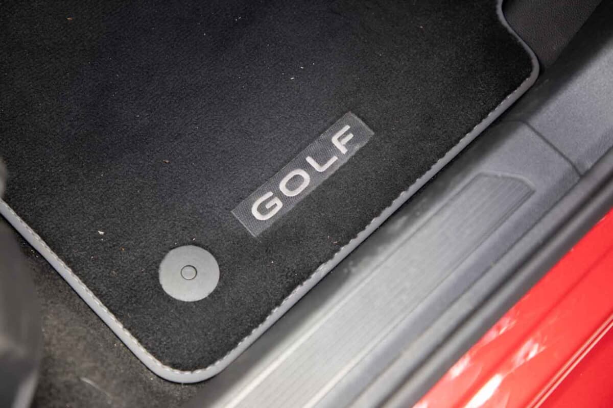 VW ゴルフGTI：フロアマットにGOLFの文字が入っていた