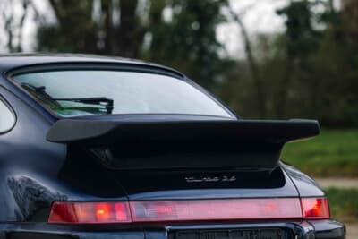 25万8125ユーロ（邦貨換算約4360万円）で落札されたポルシェ「911ターボ3.6」（C）Courtesy of RM Sotheby's