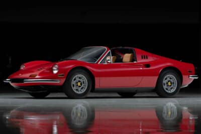 77万5000ドル（邦貨換算約1億2000万円）で落札されたディーノ「246GTS」（C）Courtesy of RM Sotheby's