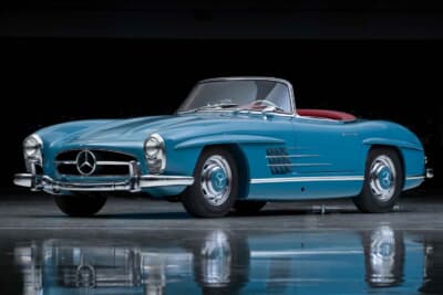 209万5000ドル（邦貨換算約3億3000万円）で落札されたメルセデス・ベンツ「300SL ロードスター」（C）Courtesy of RM Sotheby's