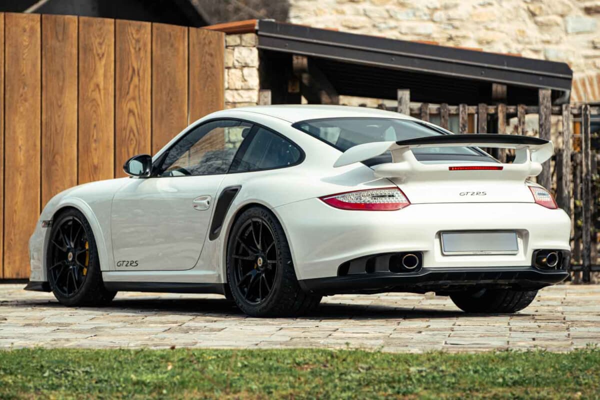 29万1875ユーロ（邦貨換算約4930万円）で落札されたポルシェ「911 GT2 RS」（C）Courtesy of RM Sotheby's