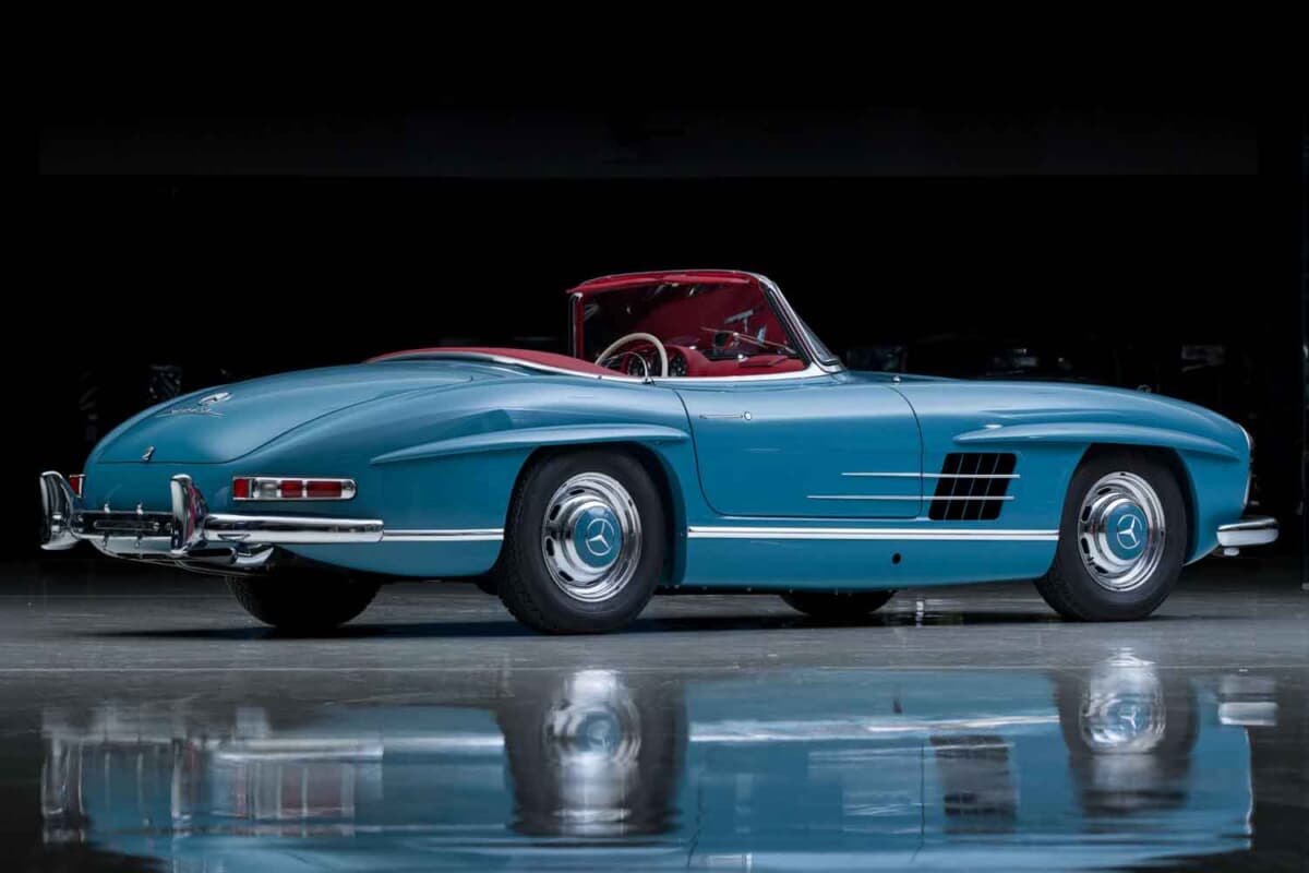 209万5000ドル（邦貨換算約3億3000万円）で落札されたメルセデス・ベンツ「300SL ロードスター」（C）Courtesy of RM Sotheby's