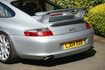 5万5688ポンド（邦貨換算約1096万円）で落札されたポルシェ「911 GT3」（C）Iconic Auctioneers