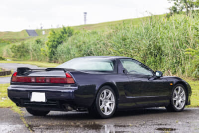 ホンダ NSX タイプS：2011年にホンダアクセスがNSX誕生20周年を記念して、当時最新の技術で開発して販売したパーツが装着されている