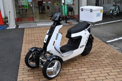 「スイング・スポーツ」の車両価格は58万3000円（消費税込）となる。ボディカラーは、イエロー、ホワイト、レッド、ブルー、ブラックの全5色で展開中