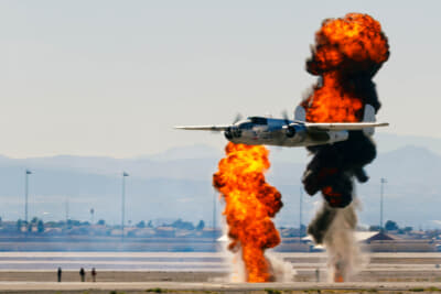 プレーンズ・オブ・フェイムの展示機は各地のエアショーでデモフライトを行なうことが多い。写真は前に紹介したB-25ミッチェルで、ネリス空軍基地のショーにて