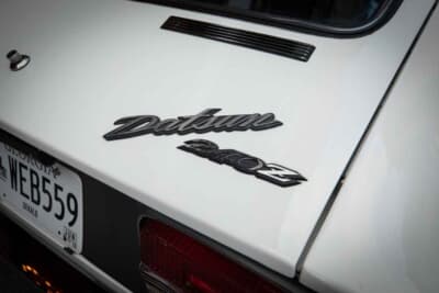 フェアレディZなら北米仕様の「DATSUN」、「280ZX」のエンブレムに張り替えた