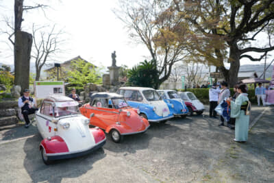 約70台が集まり1日自動車博物館さながらの風景となった会場は、地元では「ふるため」の愛称で親しまれる豊橋市民俗史料収蔵館