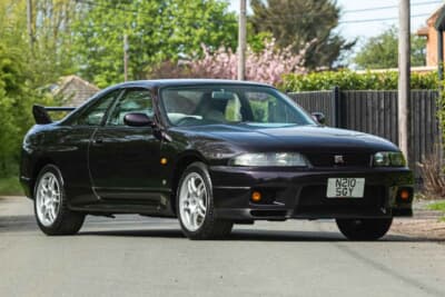 流札となった日産「スカイラインGT-R V-Spec（R33）」（C）Iconic Auctioneers